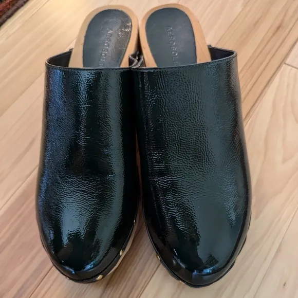 Aerosols Ari dark green patent leather clogs sz 9