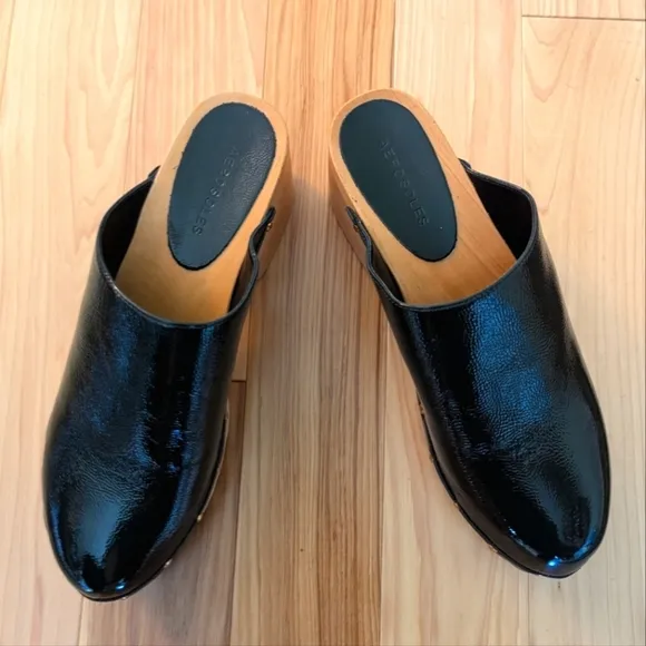 Aerosols Ari dark green patent leather clogs sz 9