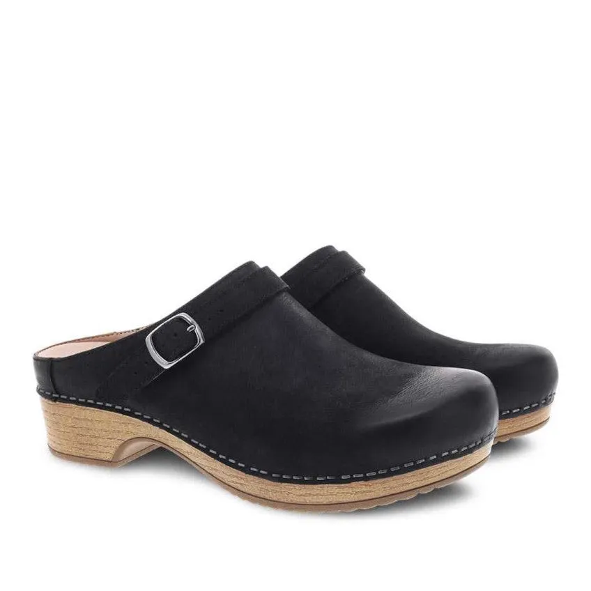 BERRY BLACK
