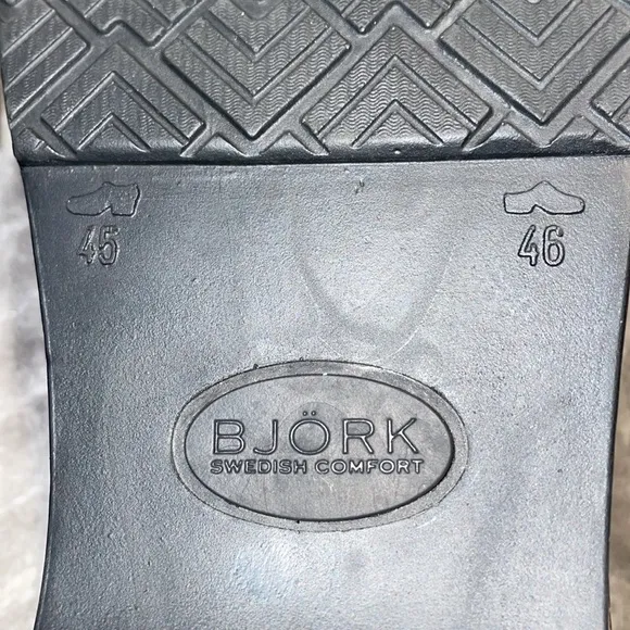 Bjork Swedish Comfort Brown Patent Leather Clogs.  Size EU 45/46 - US 11/12.
