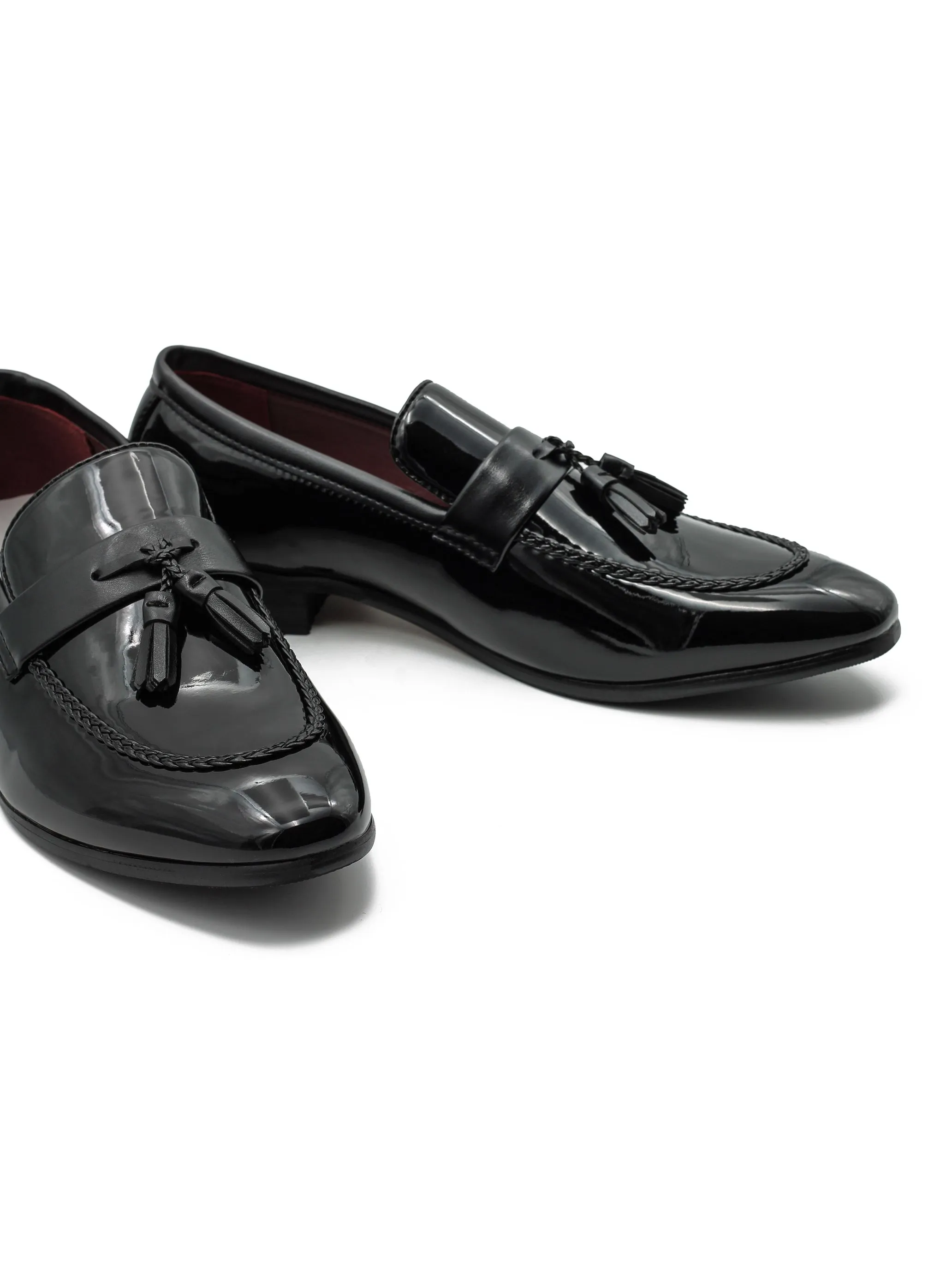 BLACK GLOSSY TASSEL LOAFERS