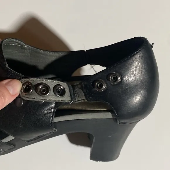 Dansko 38 Black Studded Clogs w/Heel
