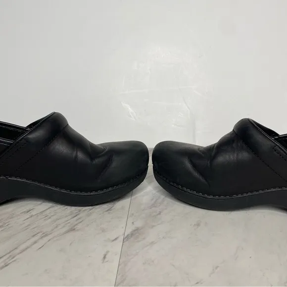Dansko Black Leather Shoe Clog 39