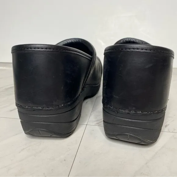 Dansko Black Leather Shoe Clog 39