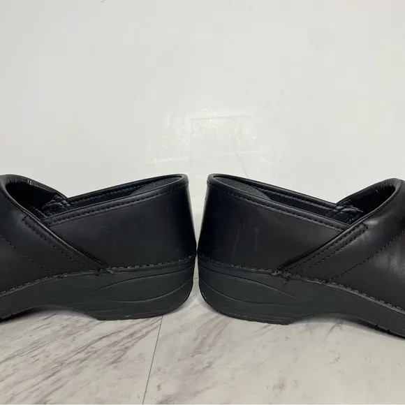 Dansko Black Leather Shoe Clog 39