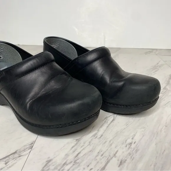 Dansko Black Leather Shoe Clog 39