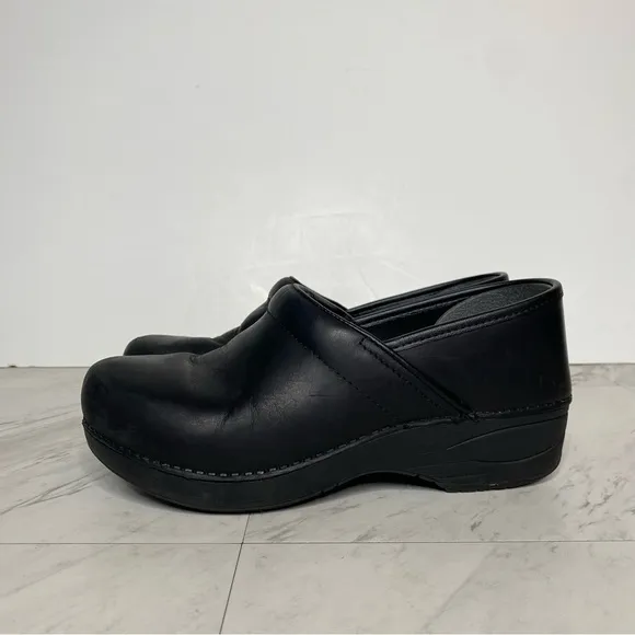Dansko Black Leather Shoe Clog 39