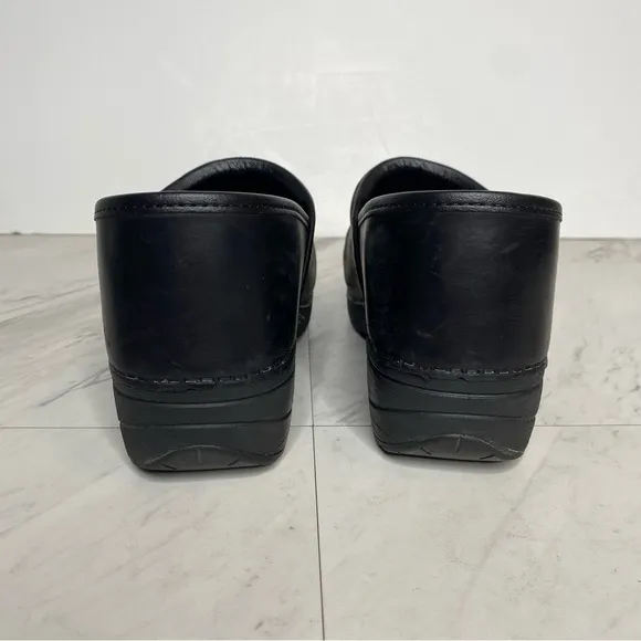 Dansko Black Leather Shoe Clog 39