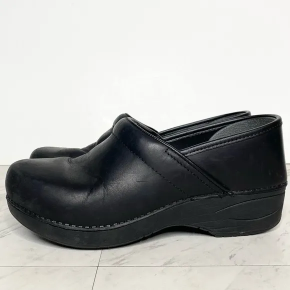Dansko Black Leather Shoe Clog 39