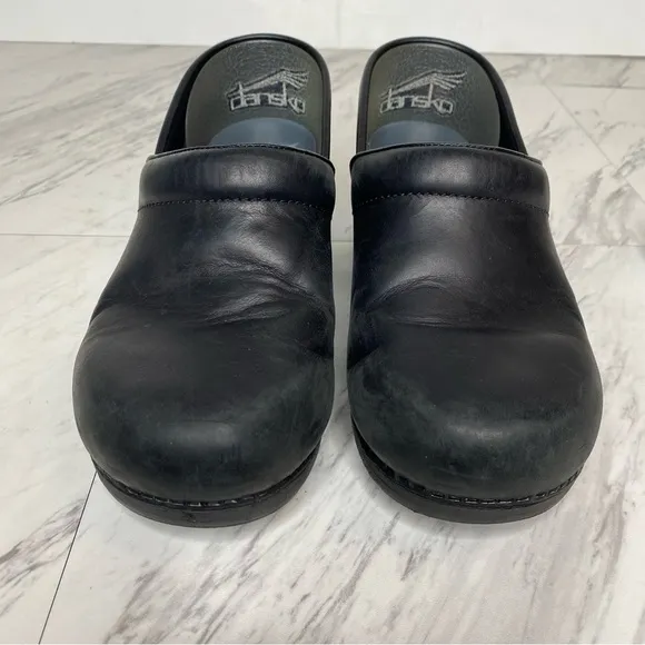 Dansko Black Leather Shoe Clog 39