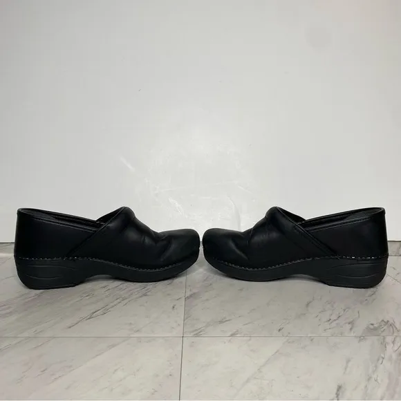 Dansko Black Leather Shoe Clog 39