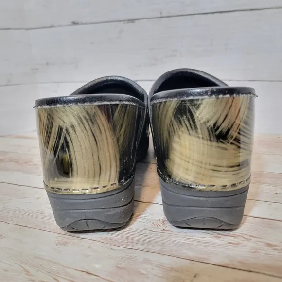 Dansko Pro XP 2.0 gold Brushed Patent Women's Size 9  Clogs
