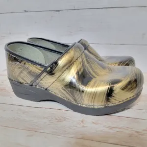 Dansko Pro XP 2.0 gold Brushed Patent Women's Size 9  Clogs