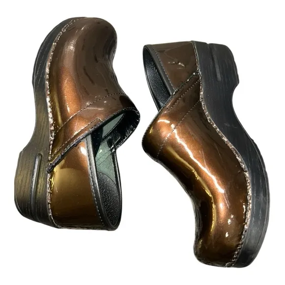 DANSKO Professional Brown Pearl Clogs Patent Leather Womens Size 38 | 7.5 US