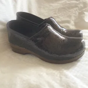 Dansko Women’s Brown Floral Tooled Leather Clogs Size 42