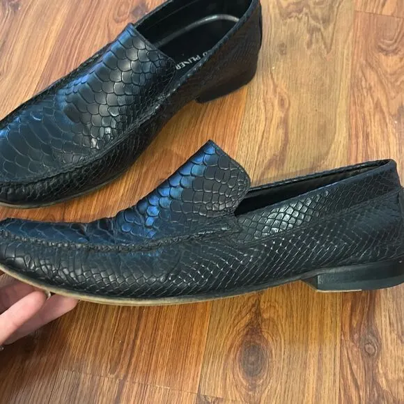 Donald J Pliner Black, leather croc embossed men's loafers size 9.5 made in Braz
