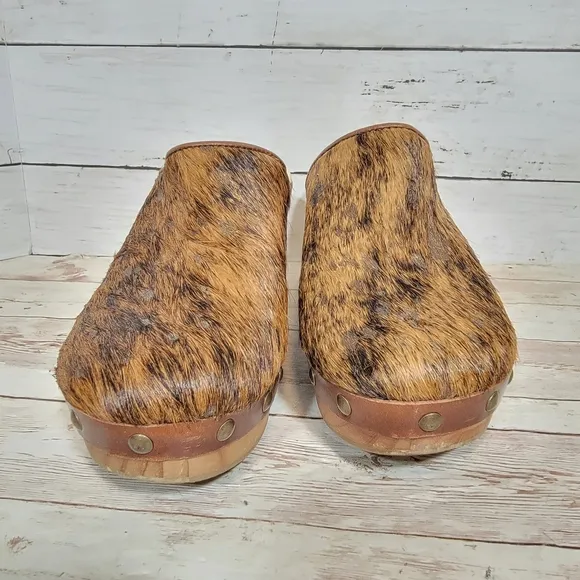 Five Worlds by Cordani calfhair clogs