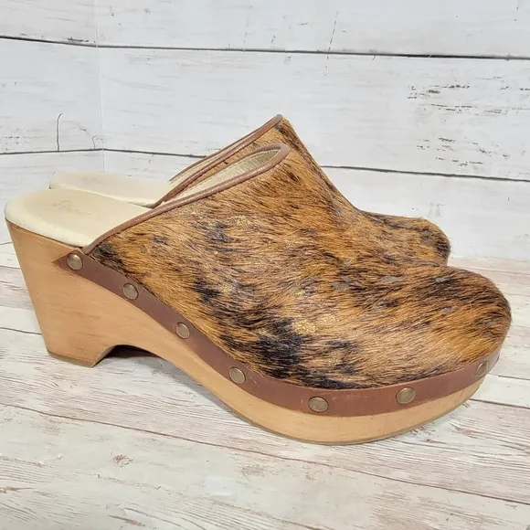 Five Worlds by Cordani calfhair clogs