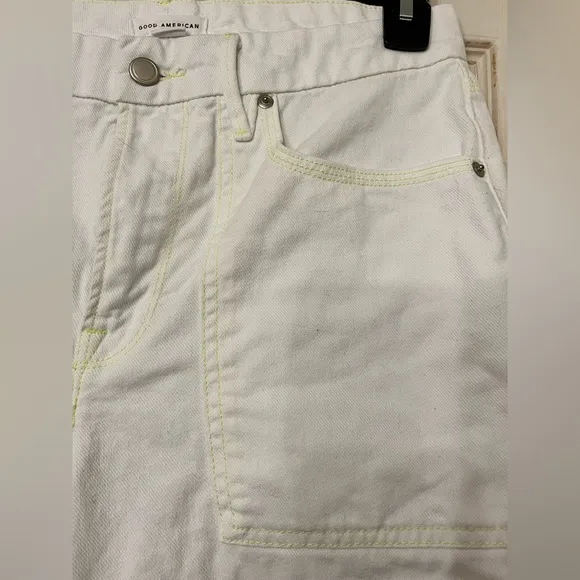 Good American 90’s high rise carpenter cargo jeans with contrast stitching