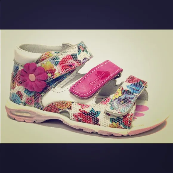 Kids leather sandals with arch support