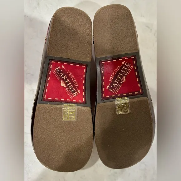 L’Artiste Burbank Red Leather Clogs NWOT