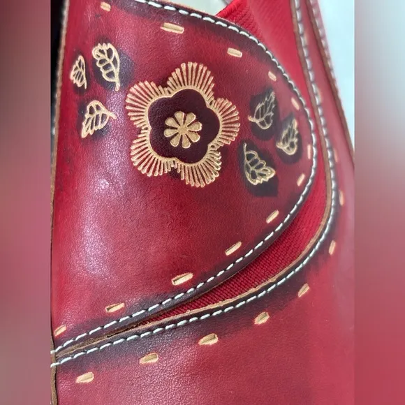 L’Artiste Burbank Red Leather Clogs NWOT
