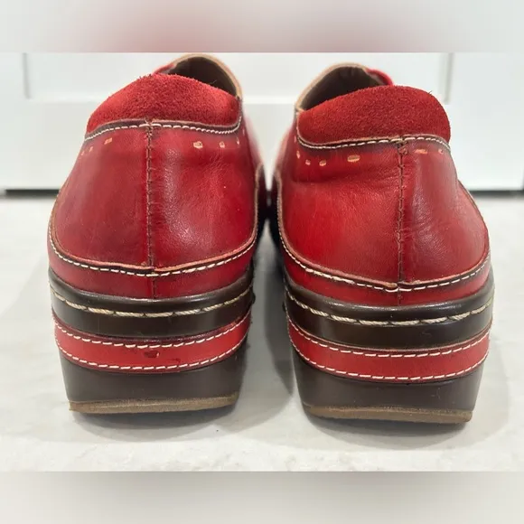 L’Artiste Burbank Red Leather Clogs NWOT