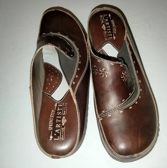 L'Artiste Spring Step (Size 39/US 8.5) Brown Leather Slip-on Padded Chino Clogs