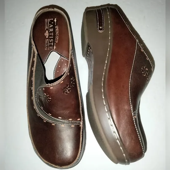 L'Artiste Spring Step (Size 39/US 8.5) Brown Leather Slip-on Padded Chino Clogs
