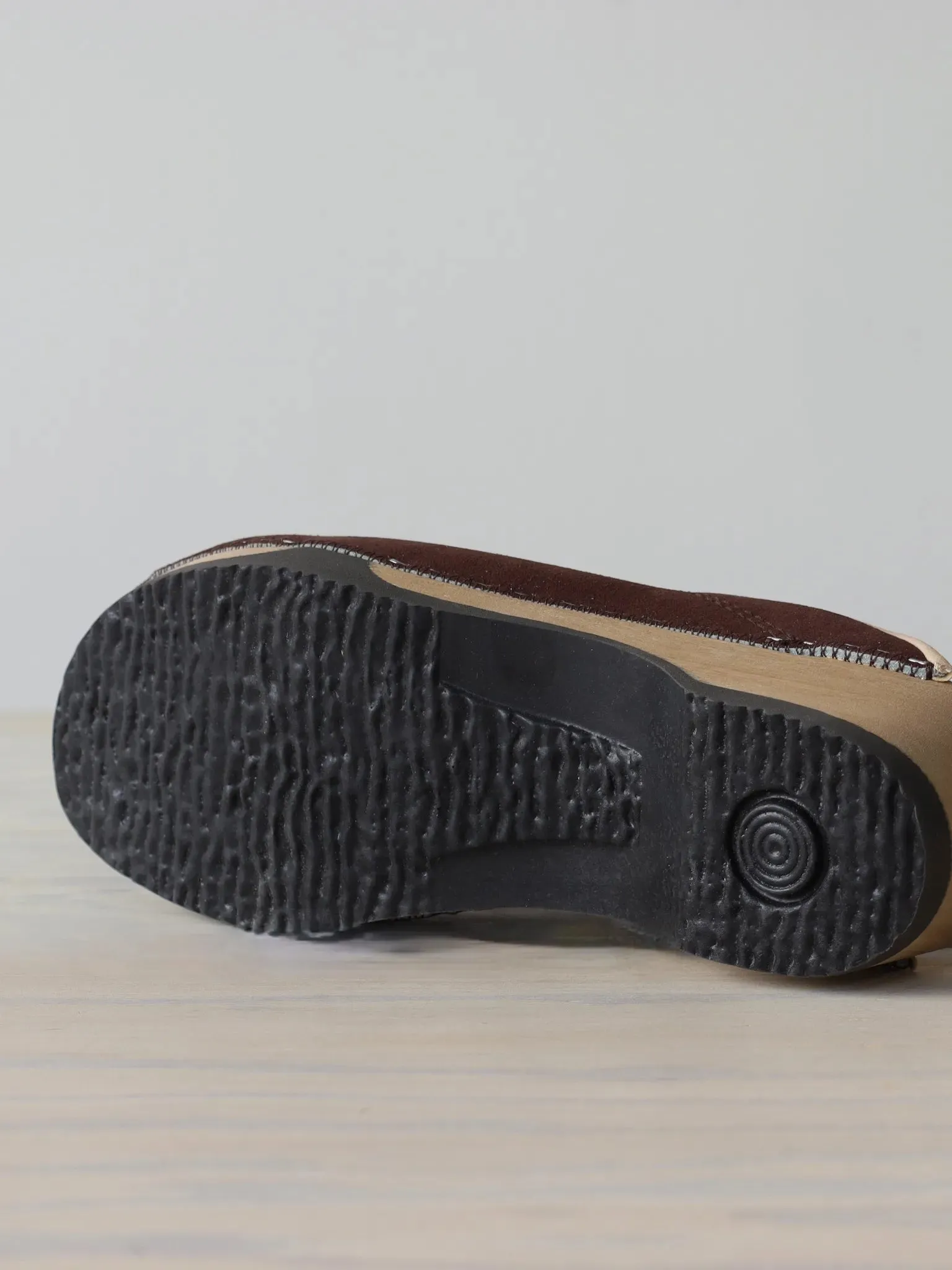 MAGNAFIED Together with THE INOUE BROTHERS | EMBLA CLOGS Vegan Suede Tobacco