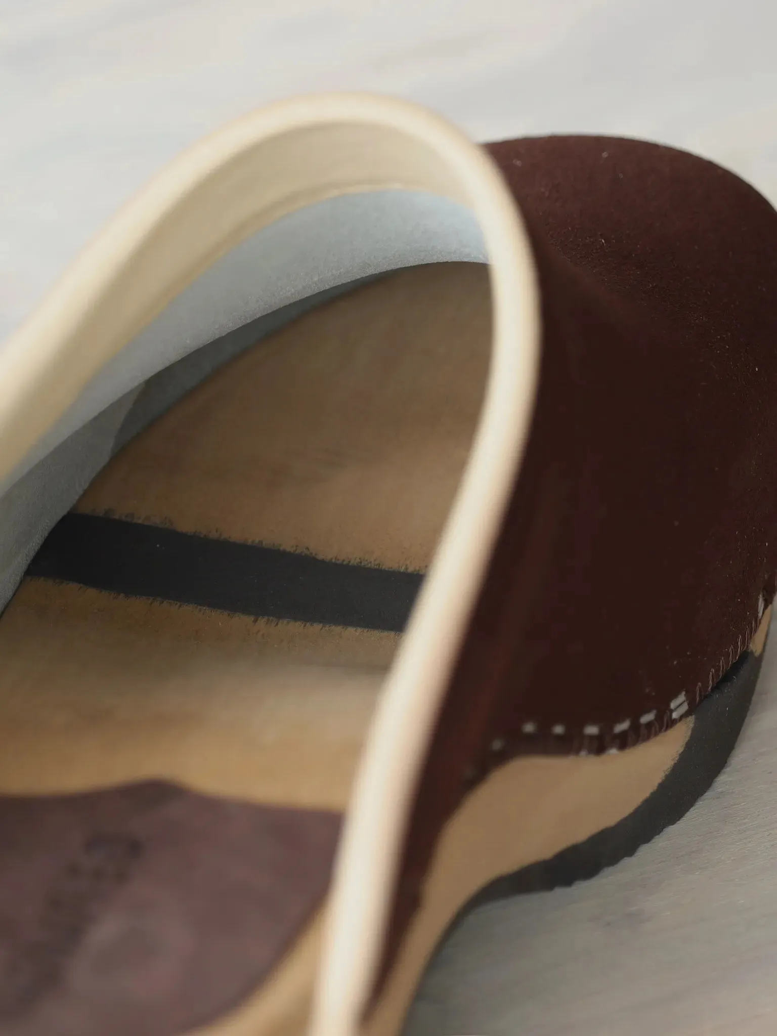 MAGNAFIED Together with THE INOUE BROTHERS | EMBLA CLOGS Vegan Suede Tobacco
