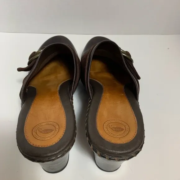 Nurture by Lamaze brown leather clogs size 8.5
