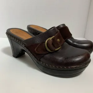 Nurture by Lamaze brown leather clogs size 8.5