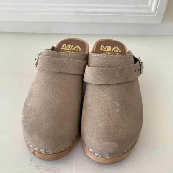 NWOB MIA Free People Alma Mushroom Suede Clogs