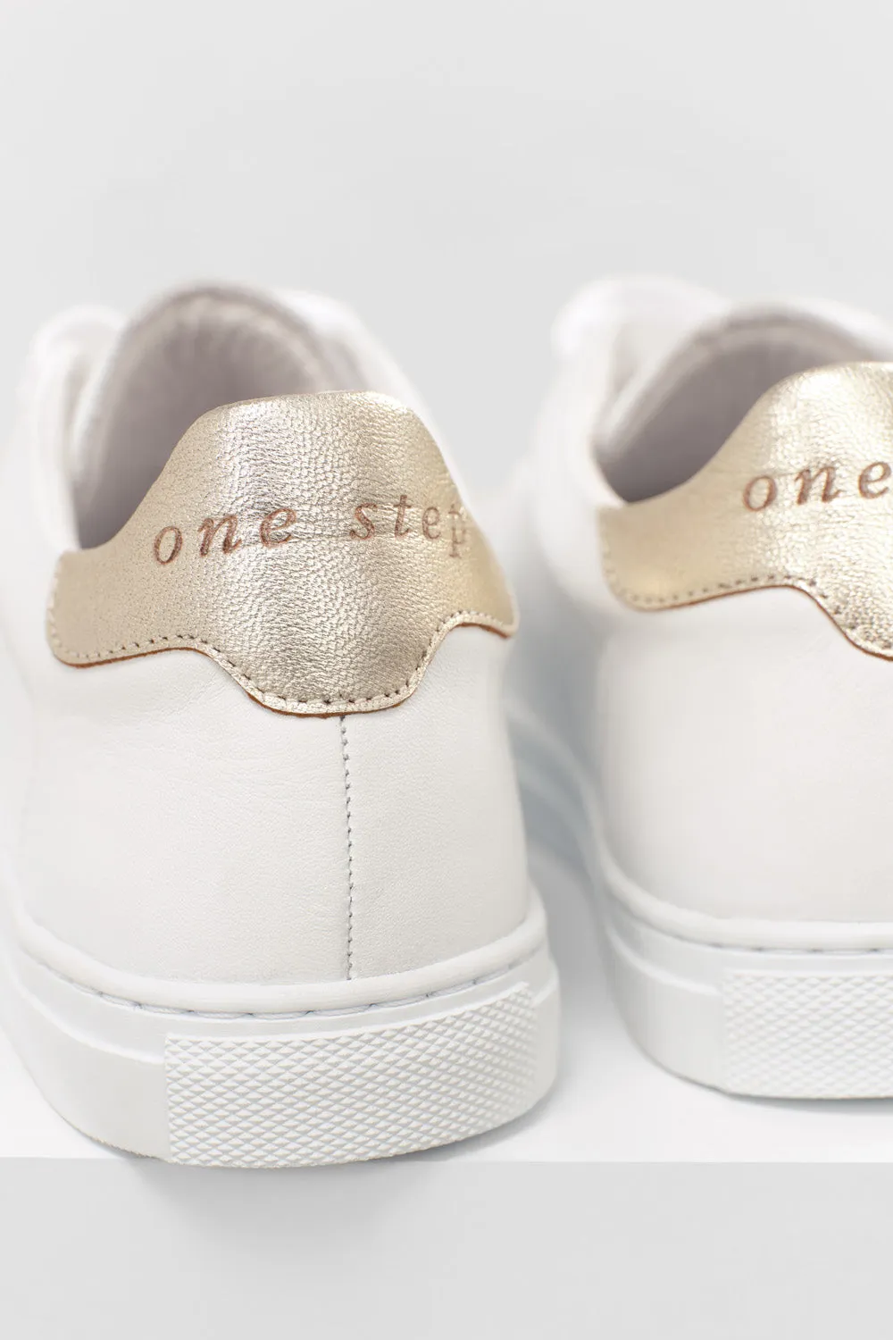 O.OASIS - Sneakers blanches  en cuir broderie danseuse
