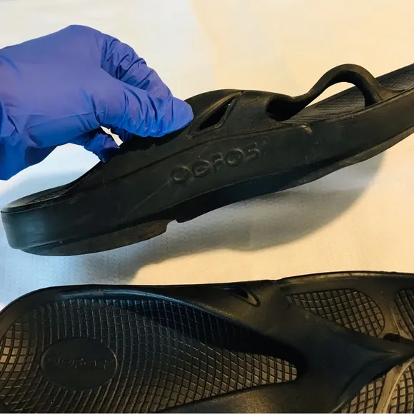 OOFOS Sandals