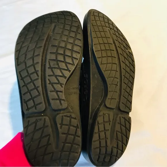 OOFOS Sandals