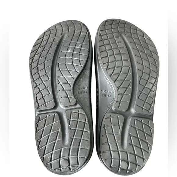 OOFOS Sandals