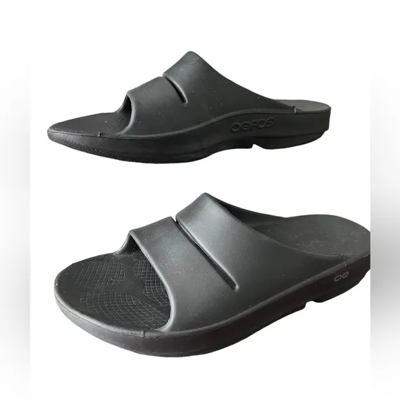OOFOS Sandals
