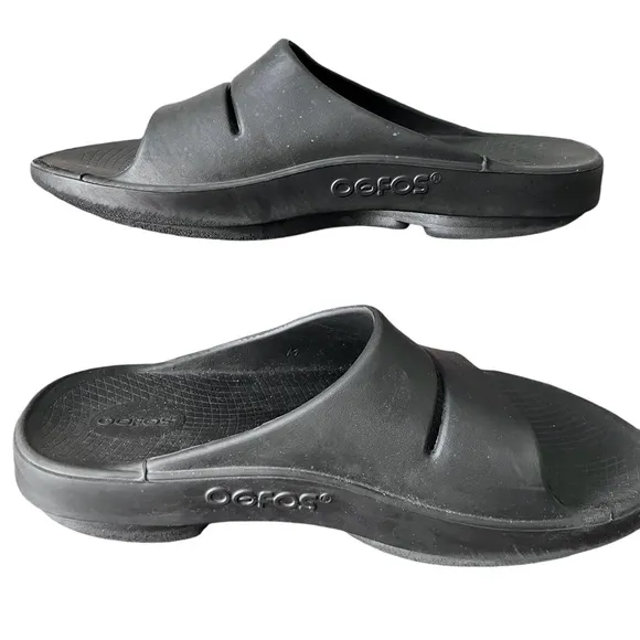 OOFOS Sandals