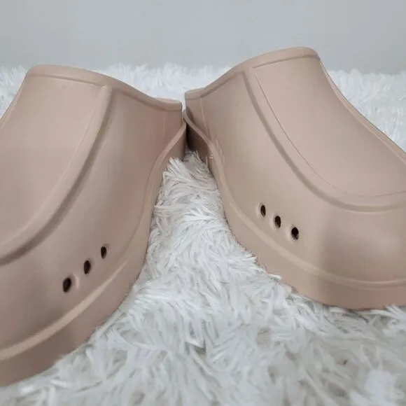 P448 Flo Cipria Nude Pink Clogs size 38-39