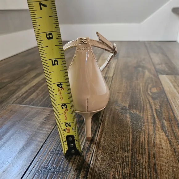 Sam Edelman Nude Kitten Heel  Sandals. Size 7.