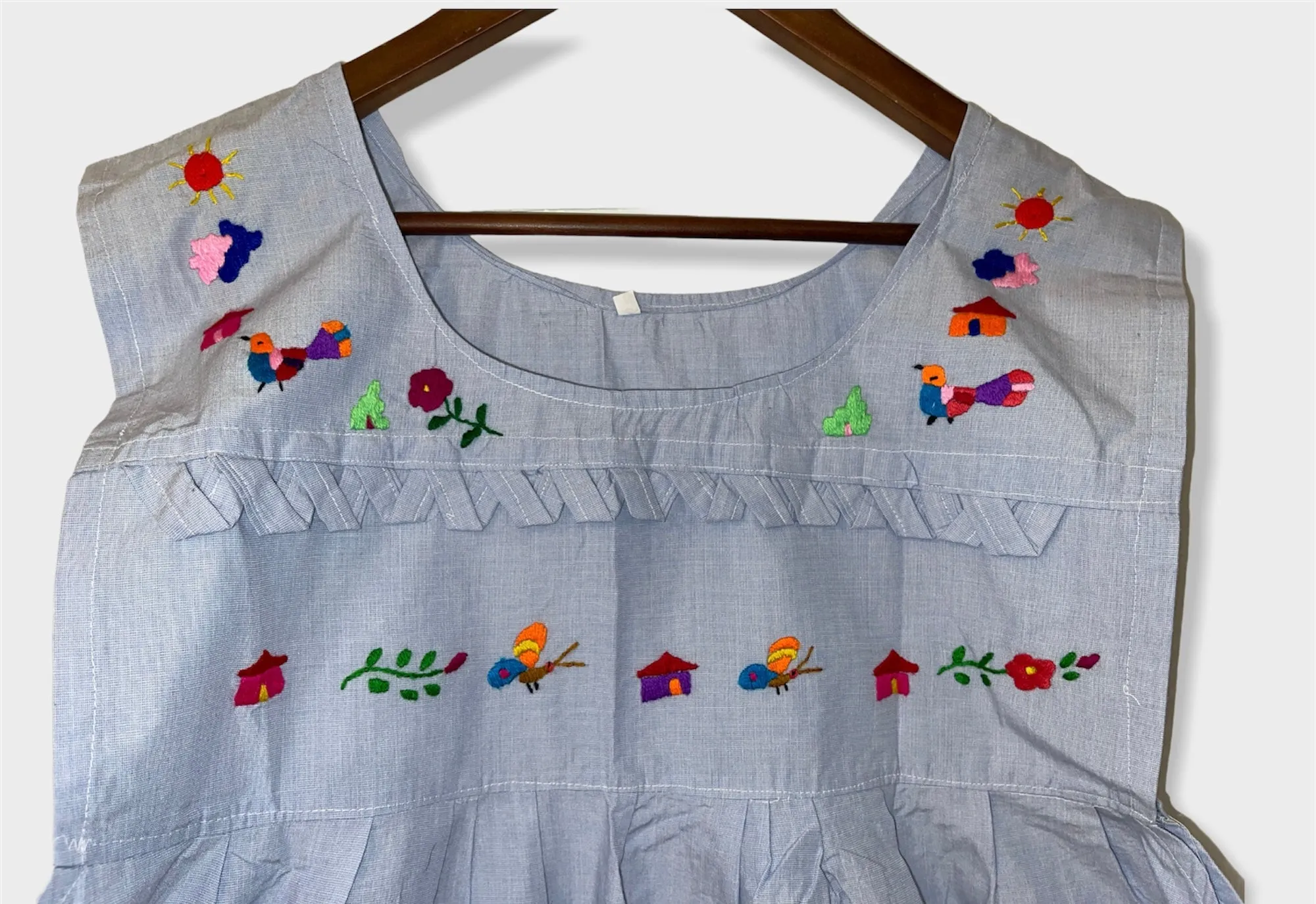 Size M Traditional Embroidered Dress from El Salvador-Vestido