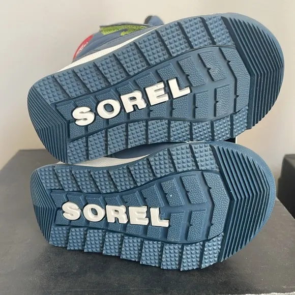 Sorel toddler boys Whitney II strap size 4 Boots. New