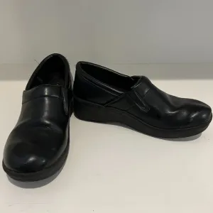 tredsafe - leather black clogs - USA 8.5