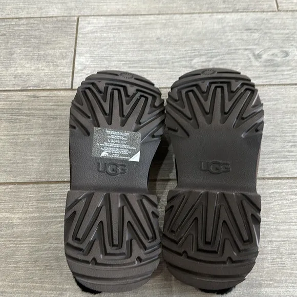 UGG New Heights Cozy Clogs New!