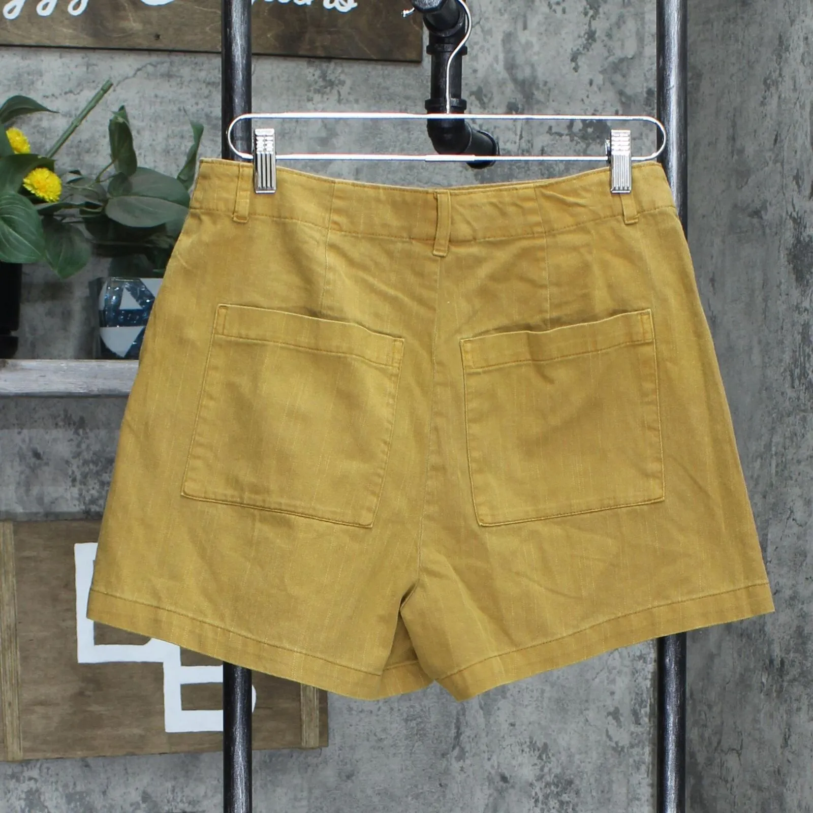 Universal Thread Women's High-Rise A-Line Pleated Shorts