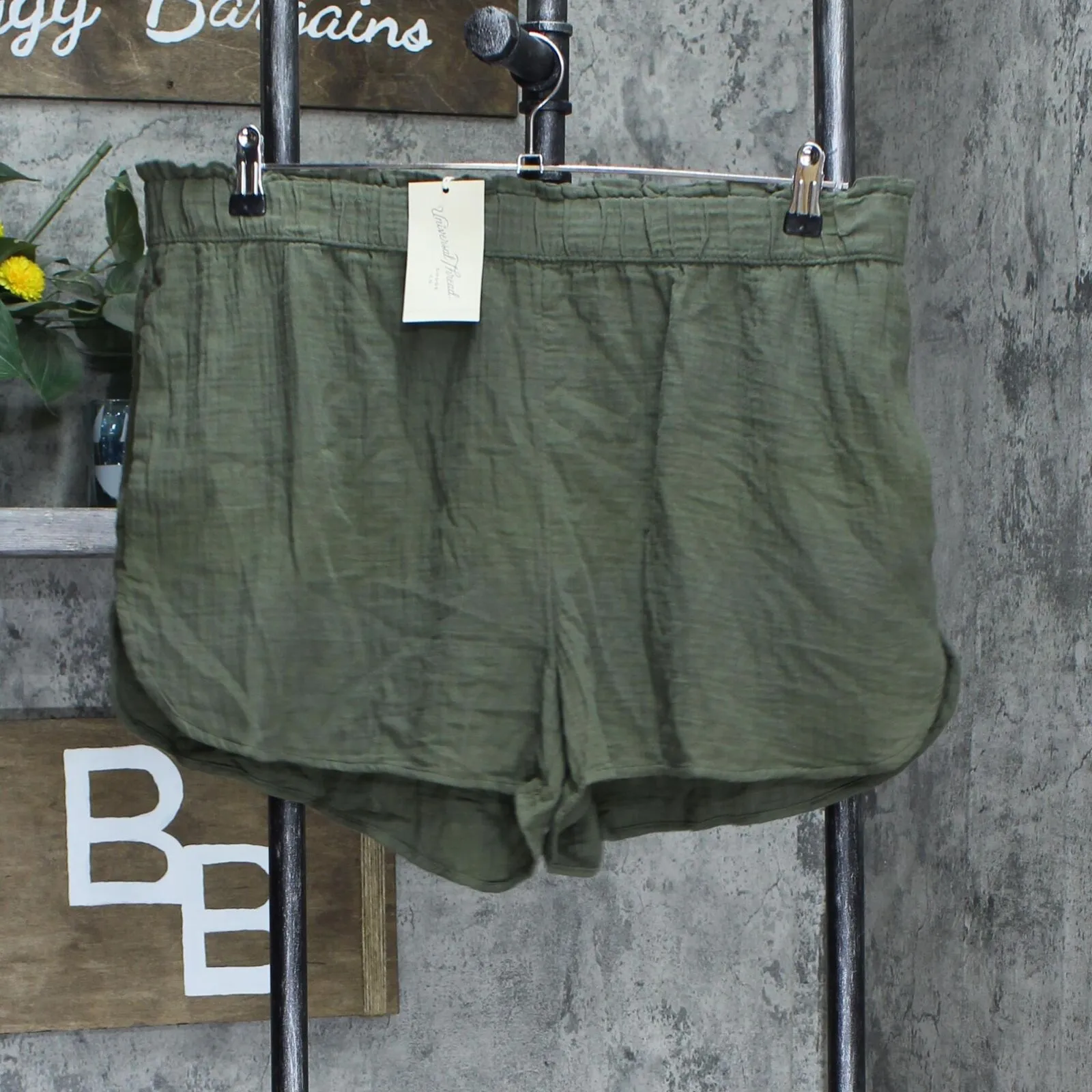 Universal Thread Women's High-Rise Pull-On Shorts Green XXL