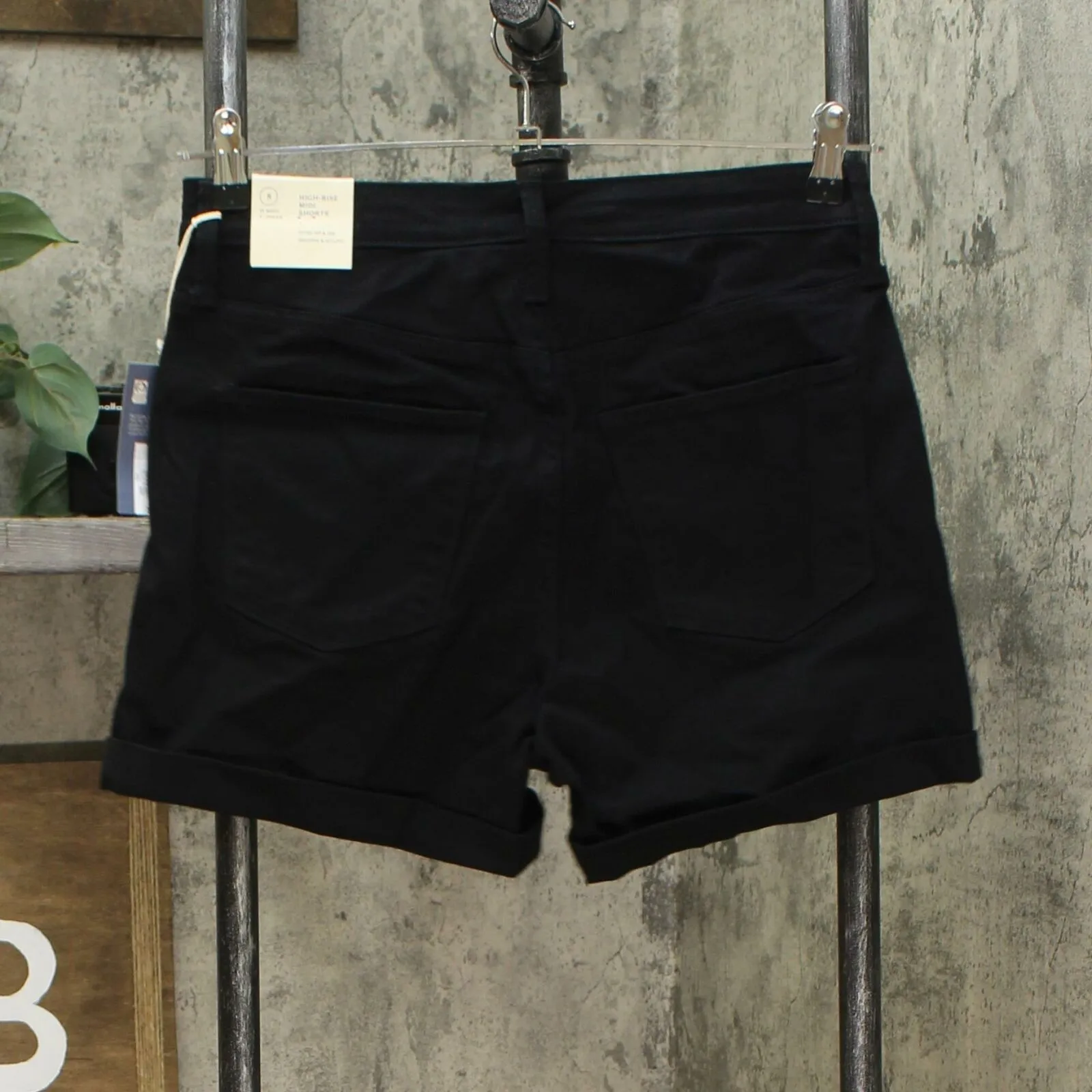 Universal Thread Women's High-Rise Slim Fit Jean Shorts