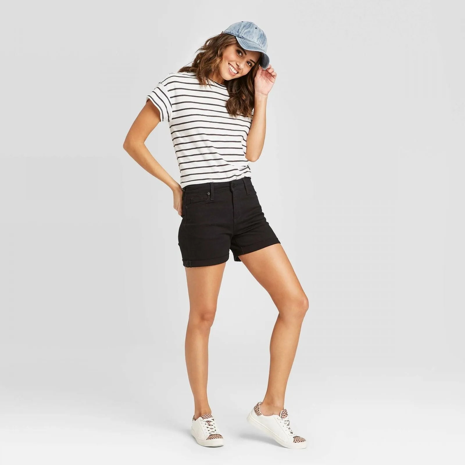 Universal Thread Women's High-Rise Slim Fit Jean Shorts